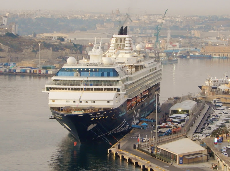 Mein Schiff Herz Imo 9106302 Callsign C6sq6