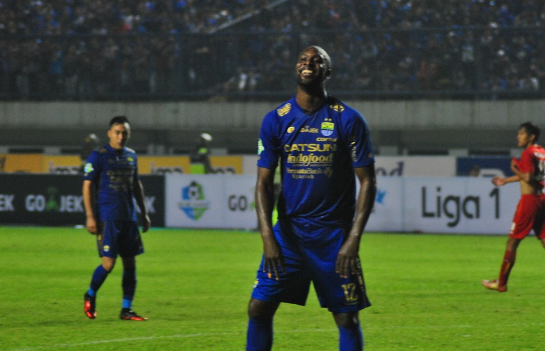  Carlton Cole : Pelatih tak berkuasa, Umuh Muchtar atur segalanya