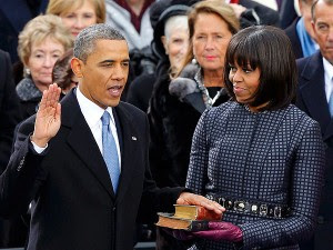 Michelle y Barack Obama durante el juramento en la reelección del 2013.