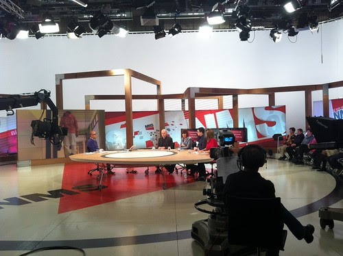 "Ni más, ni menos", programa de Klaudio Landa en ETB-2 (picplz_upload)