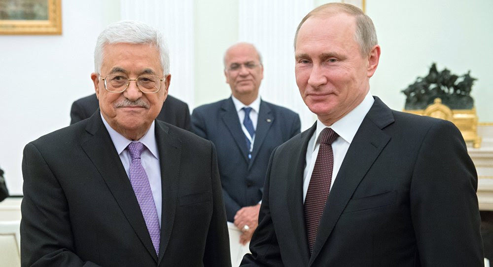 Il presidente palestinese Abu Mazen e il leader russo Vladimir Putin