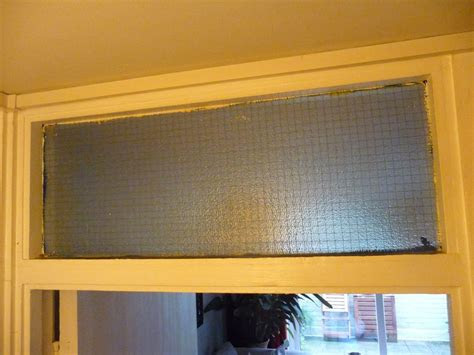 Bathrooms in the past typically relied on a small, sliding window for light for fear of losing privacy. Install 3 internal glass panes above doors (74cmx27cm