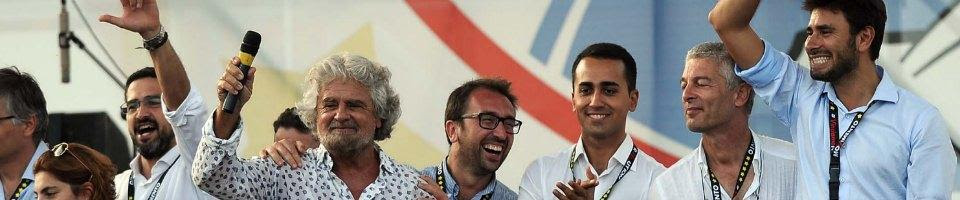 Grillo: "I nostri eletti a Genova a spalare" 