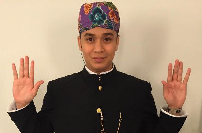 Apa ya kira-kira yang membuat Billy ogah mengikuti jejak sang kakak yang suka berbagi? http://ift.tt/20kt43r - Berita Terkini Billy Terbaru Hari Ini -Mendiang Olga Syahputra dikenal sebagai salah satu artis yang doyan berbagi. Bahkan Olga bisa begitu mudah meneteskan air mata jika melihat orang kesusahan di depan matanya. 