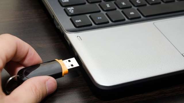 How to Format Any USB Drive? | कोई भी पेन ड्राइव कैसे format करे । TechMoodly