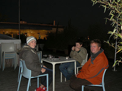 Ph, C et P sur terrasse printemps.jpg