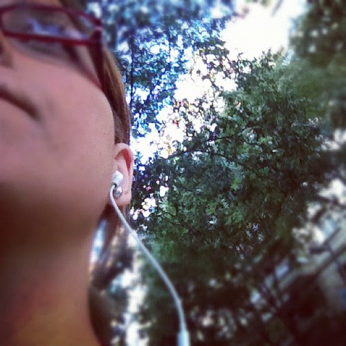 Mientras escucho Enya... Soy la bolita azul... Jajaajaa by rutroncal