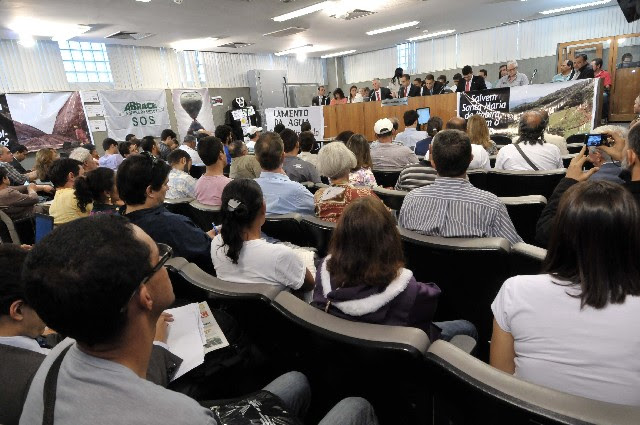 Representantes de entidades em defesa do meio ambiente e moradores das áreas atingidas participaram ativamente da audiência pública