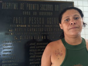 Emocionada, a mãe do garoto, Jaciara Frederico, conta que filho ia colher azeitonas (Foto: Thays Estarque / G1)