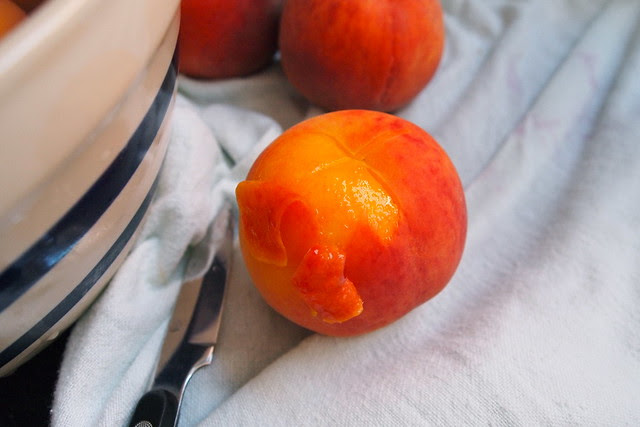 Peeling peaches