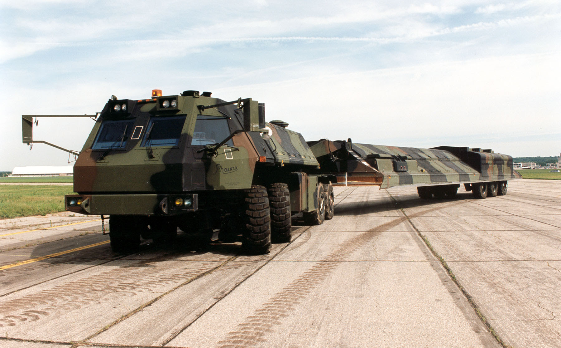 http://upload.wikimedia.org/wikipedia/commons/e/ed/Small_ICBM_Hard_Mobile_Launcher_USAF.jpg