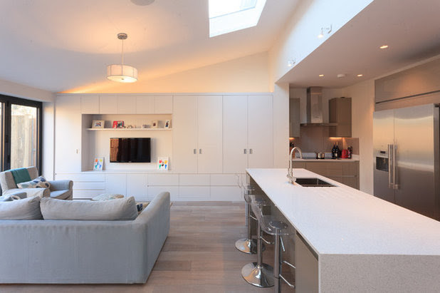 Contemporary Kitchen by Empire Builders (London) Limited
