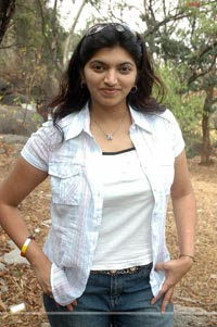 Keerthi Navel Show