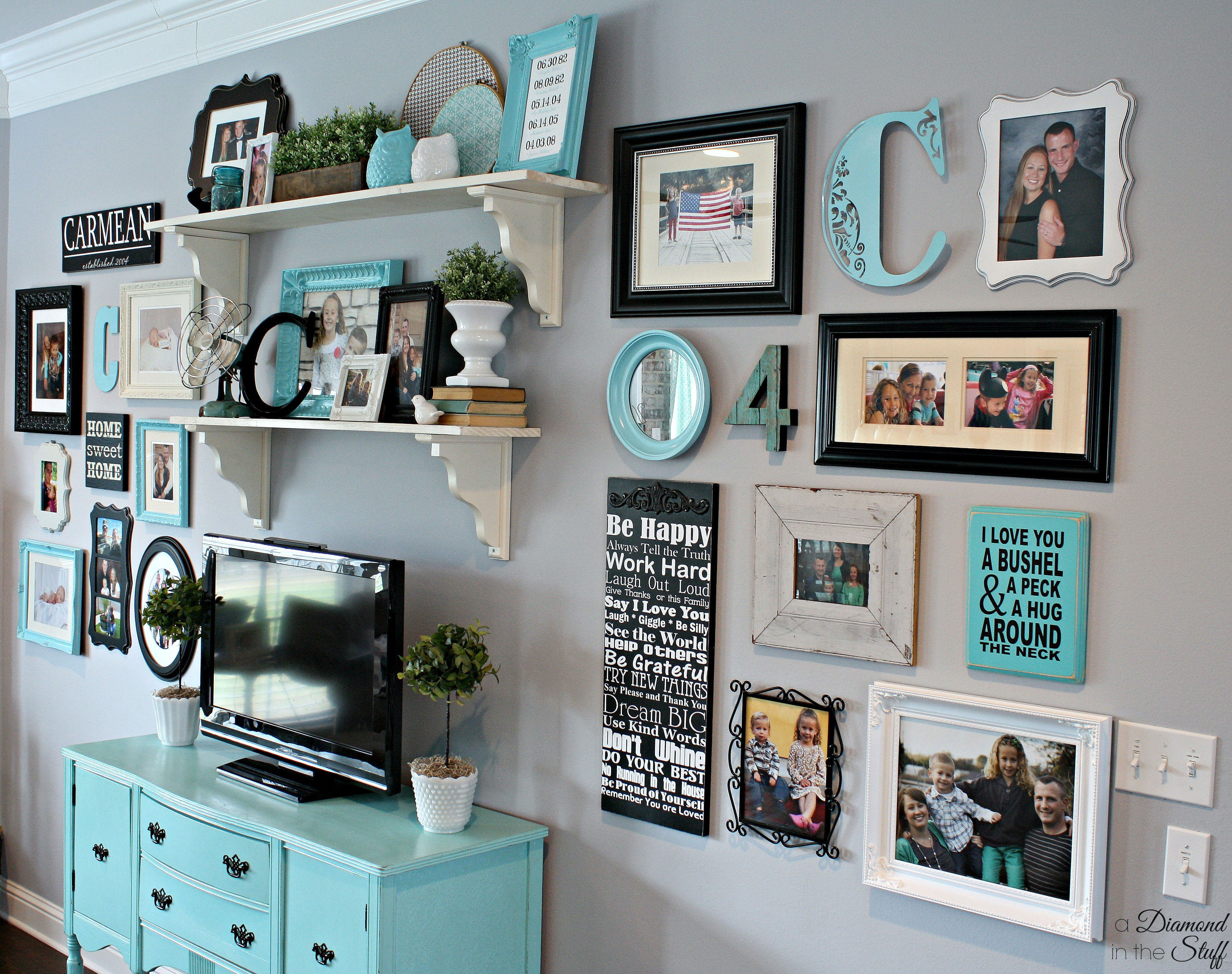 Bright Living Room Wall Gallery – A Diamond in the Stuff