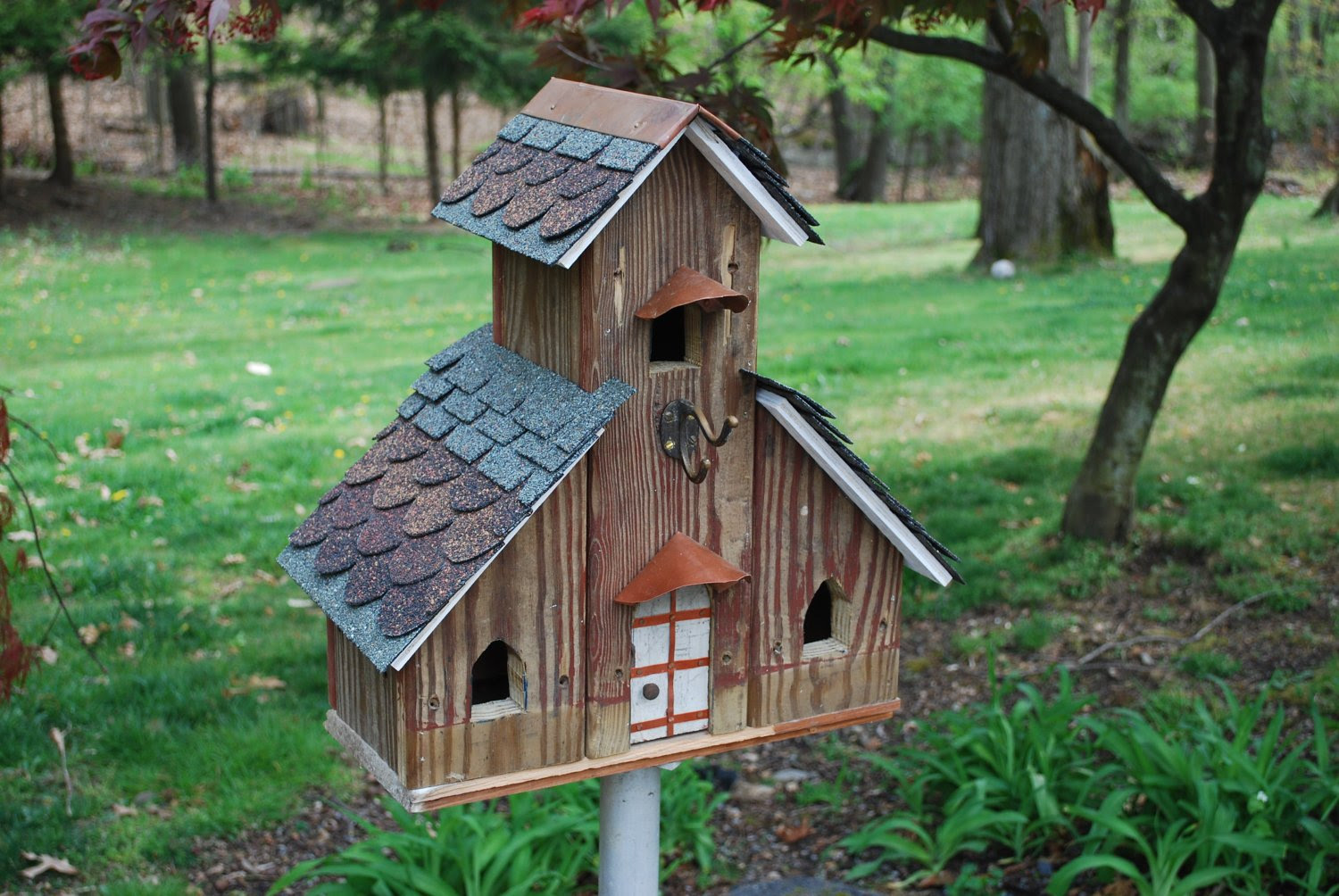 15 Decorative and Handmade Wooden Bird Houses - Style ...