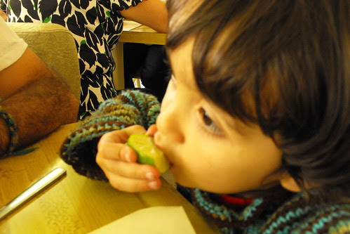 Comiendo un limón