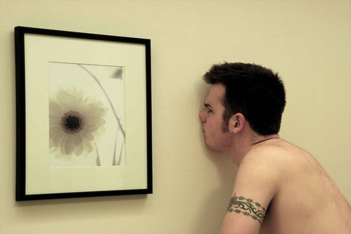 010-Wall_Sniff
