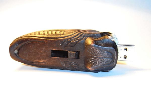 http://www.geeky-gadgets.com/wp-content/uploads/2009/09/alien-usb-drive_4.jpg