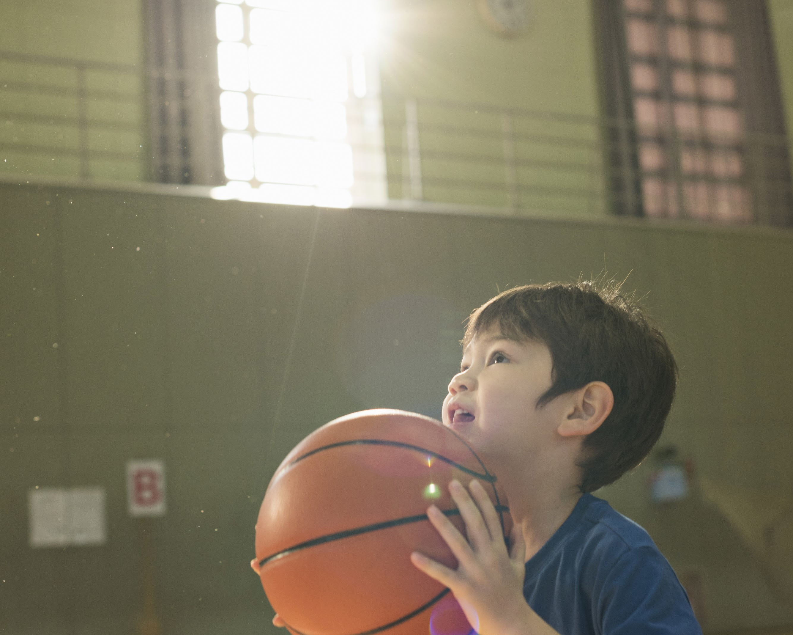 バスケ ボールに慣れるための基本の動きと技術 バスケットボール上達塾 技から練習メニューまで動画でも公開中