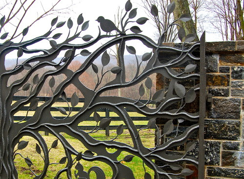 Stylish Fencing: 5 Artful Fence Ideas For Outdoor Living