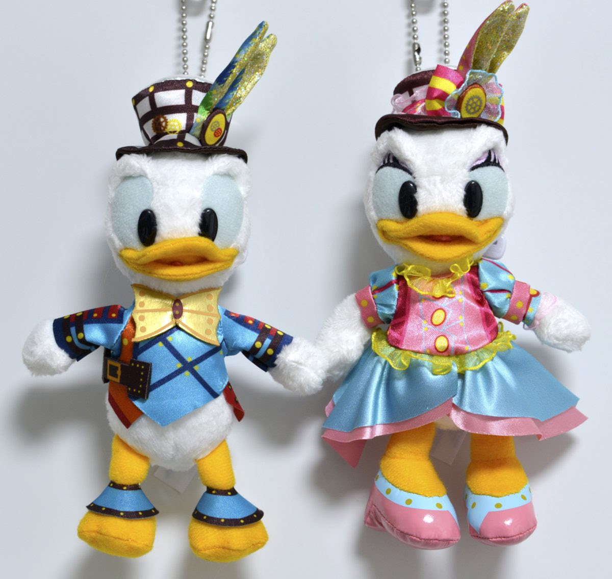 ディズニー イースター ドナルド デイジー ぬいぐるみバッジ ディズニーシー グッズ紹介 Be Our Guest ディズニーブログ