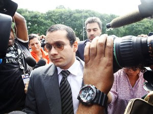  19/02/2013 - Gil Rugai chega ao Fórum Criminal da Barra Funda, na zona oeste de São Paulo, nesta terça-feira para o segundo dia de seu julgamento. (Foto: André Lessa/Estadão Conteúdo)