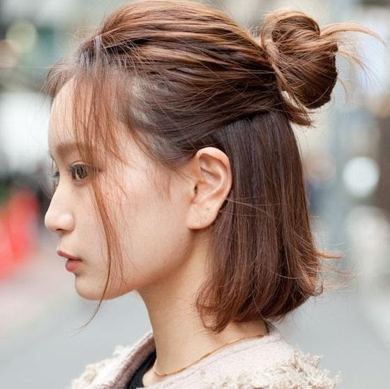 Yuk Cobain Gaya Rambut Half Bun yang Bikin Wajah Kamu Yuk Cobain Gaya Rambut Half Bun yang Bikin Wajah Kamu