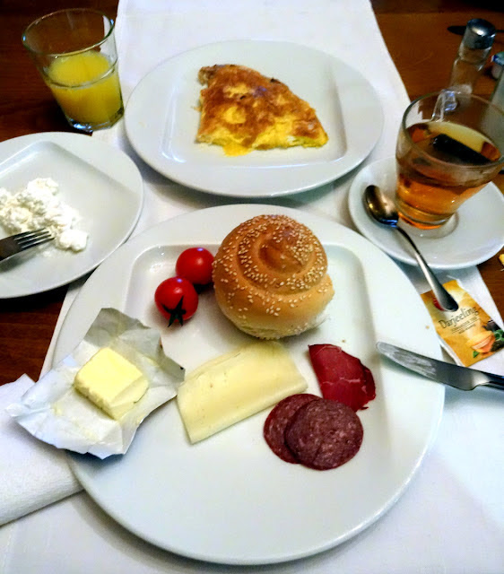 Breakfast at Heartland City B&B in Tuzla