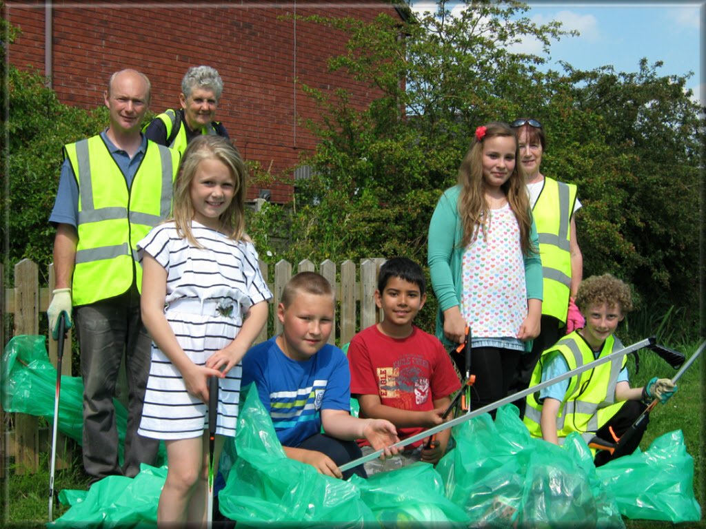 Litter Pick Holmes Chapel Road Estate 30/07/11