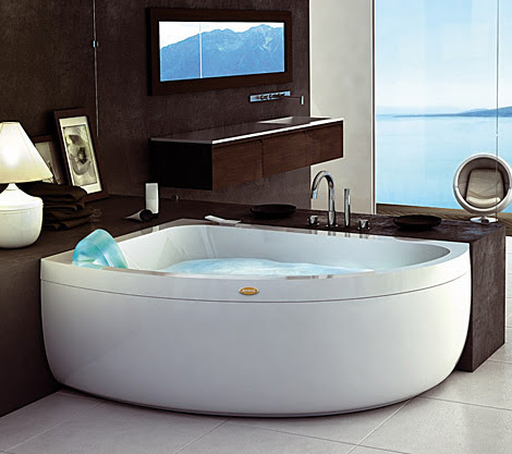 Corner Garden Tub and Whirlpool from Jacuzzi
