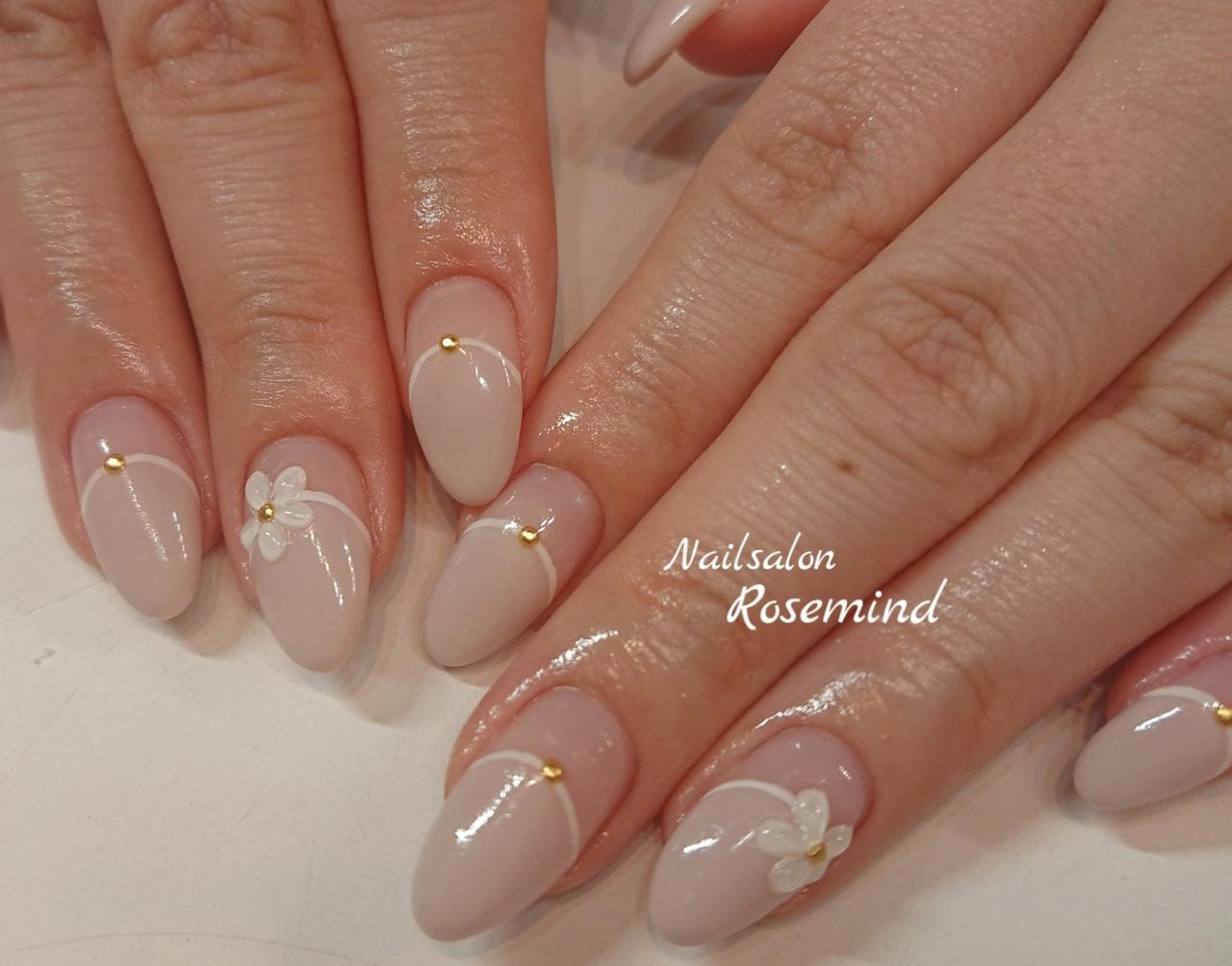 ジェルネイル19 夏ネイル 春ネイル フレンチネイル ぷっくりフラワー オフィスネイル ショートネイル 阿南市 ネイルサロン Nail Salon Rosemind