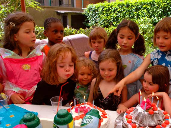 Animation Anniversaire 7 Ans Et 4 Ans A Domicile Fete D Anniversaire Enfant Animation Gouter