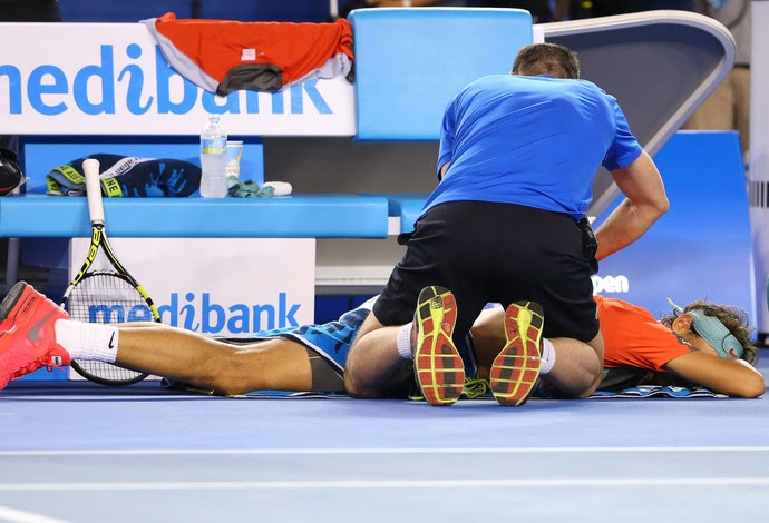 Tenis - Australian Open - Nadal massagem (Foto: Getty Images)