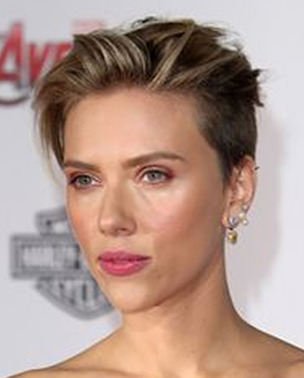 Scarlett Johanssons Hairstyles 2018 Bob Pixie Haircuts For