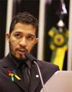 Deputado gay Jean Wyllys ofende cristãos e declara guerra aos “inimigos”