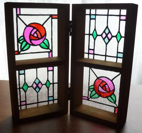 のんびりうっとり 100均材料で作るステンドグラス風の飾り棚