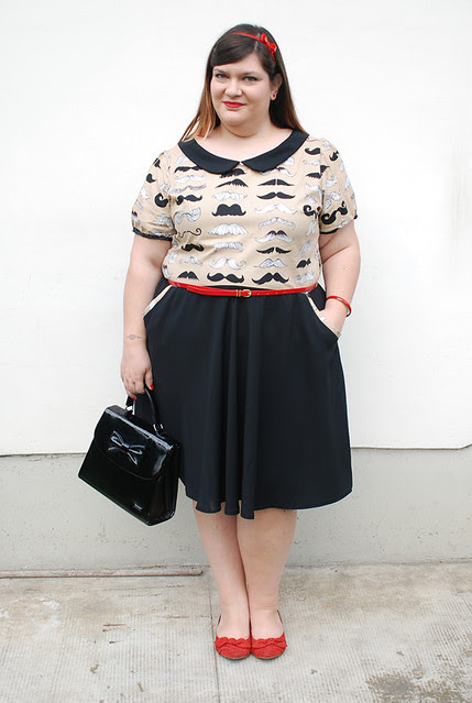 outfit plus size con baffi7