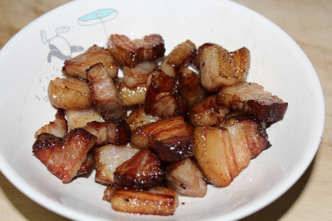 燻製の香り充満 自家製ベーコンチャーハン