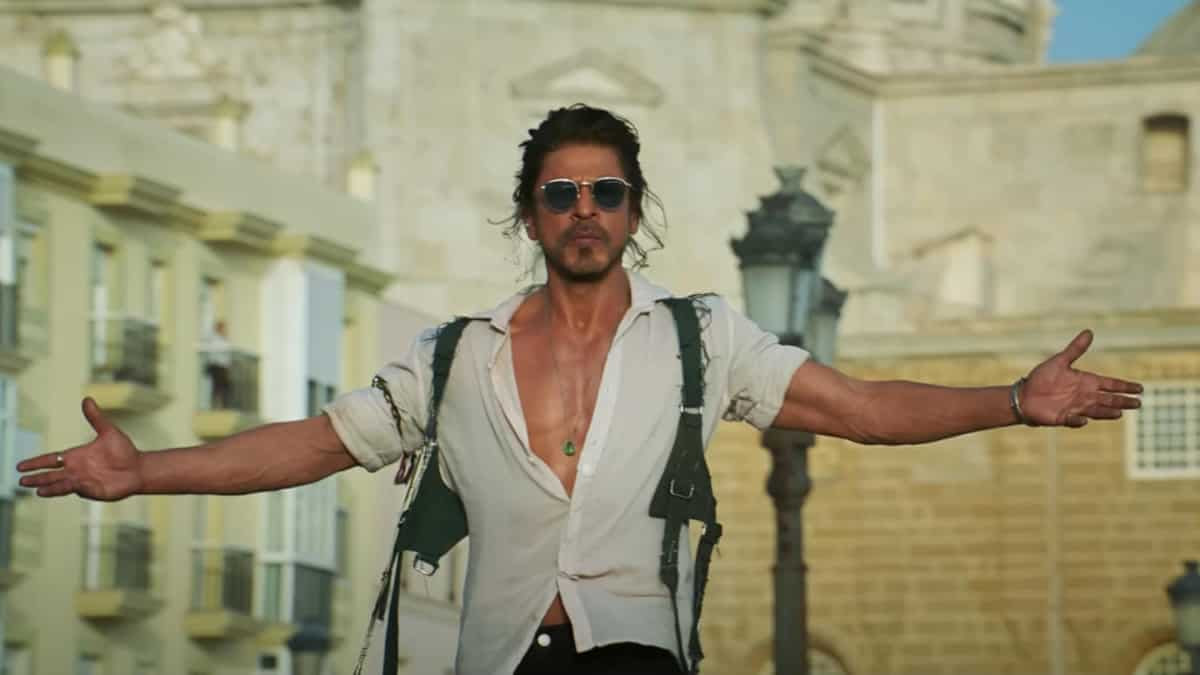 Paulo Coelho congratulates 'friend' Shah Rukh Khan for the success of 'Pathaan' 