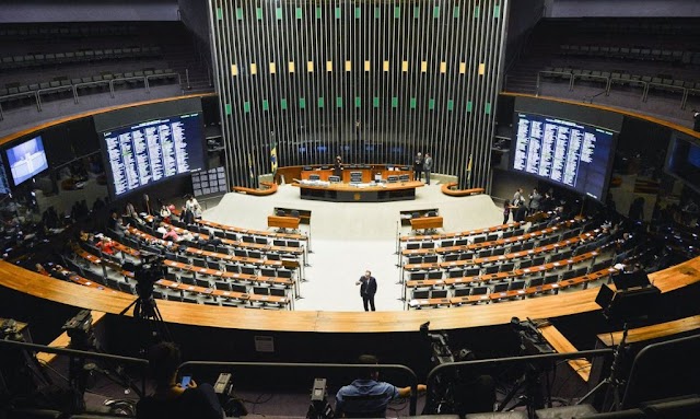 Bancada evangélica diz ter votos para derrubar veto do perdão de quase R$ 1 bilhão às igrejas