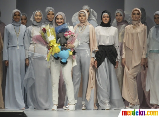 8 Desainer Muda Paling Tenar Di Bidang Fashion Muslim Indonesia