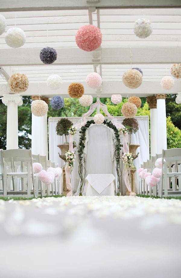 boules de fleurs et pompons en deco de mariage 600 x 923 · 71 kB · jpeg