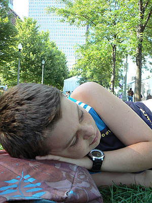 petite sieste sur l'herbe.jpg