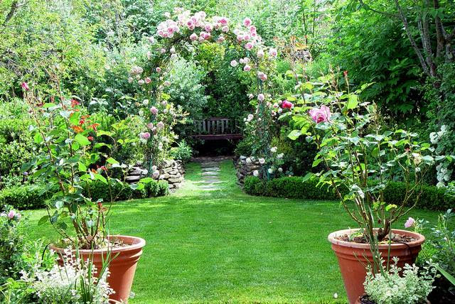 The Ideal Garden For Your House | Home Update Gadgets and Interior ...