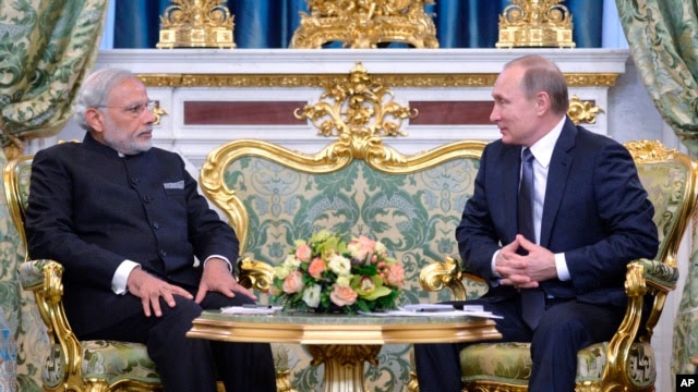 俄羅斯總統普京在莫斯科克里姆林宮與到訪的印度總理莫迪舉行會談。 （2015年12月24日）