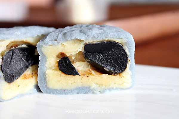 Mini Snow-Skin Mooncake with Korean Black Garlic