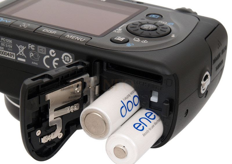 repair - How to open the broken battery slot of my Canon 