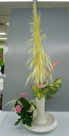 よそおい ﾊﾟﾝﾊﾟｰｽで華やかに ごくらく鳥花