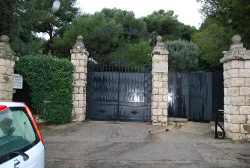 elton johns house