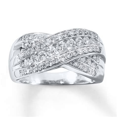 Wedding Favors: Best Diamond Anniversary Ring Settings  